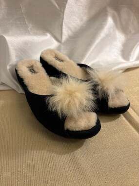 UGG Holly Black Suede Pom Pom Wedge Slippers Size 7